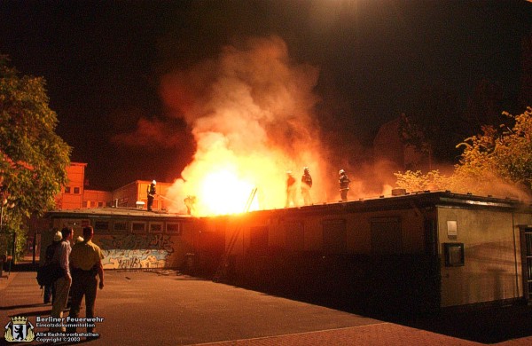 Gebäude in Flammen