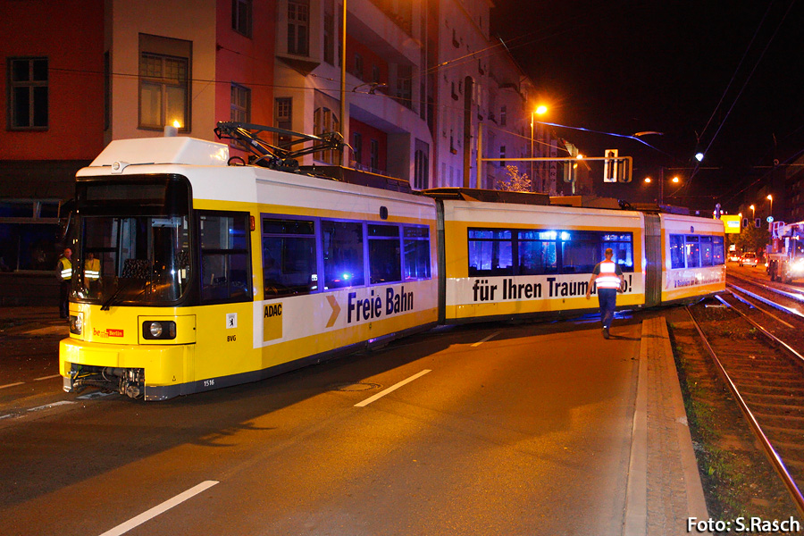 Straßenbahn aus den Schienen