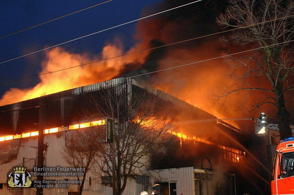 Brennende Halle