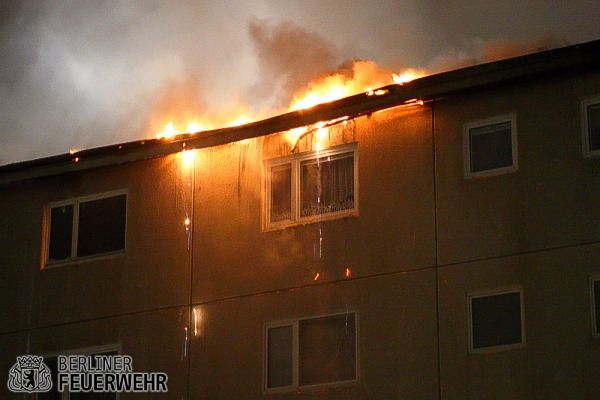 Offenes Feuer auf dem Dach