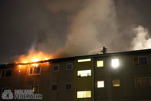 Offenes Feuer auf dem Dach