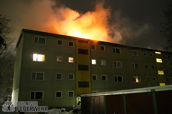 Flammen auf dem Dach