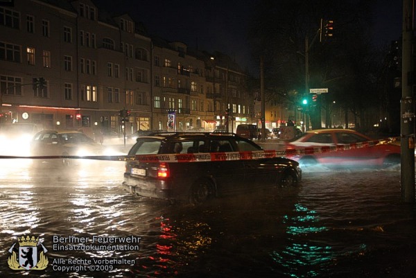 PKW im tiefen Wasser