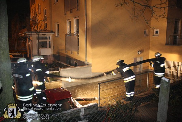 Eine Garage wird ausgepumpt