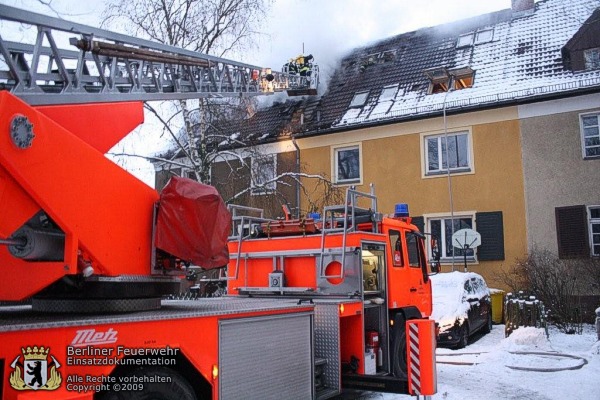 DLK vor Brandhaus