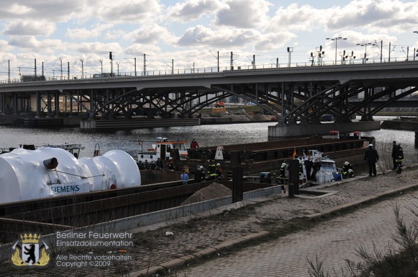 Schubverband im Hafen