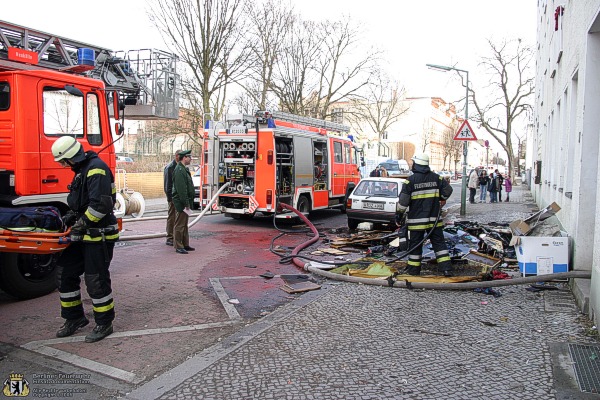 Brandschutt wird abgeköscht