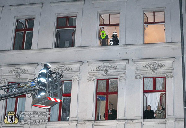 Personen am Fenster