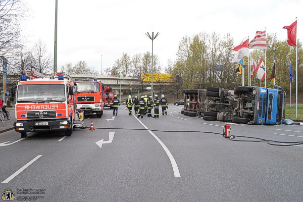 Feuerwehrfahrzeuge am LKW