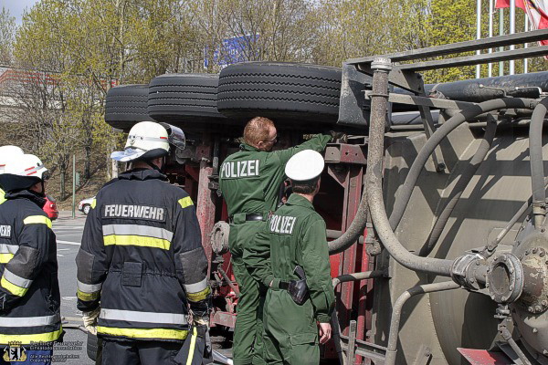 Polizei bei ersten Untersuchungen