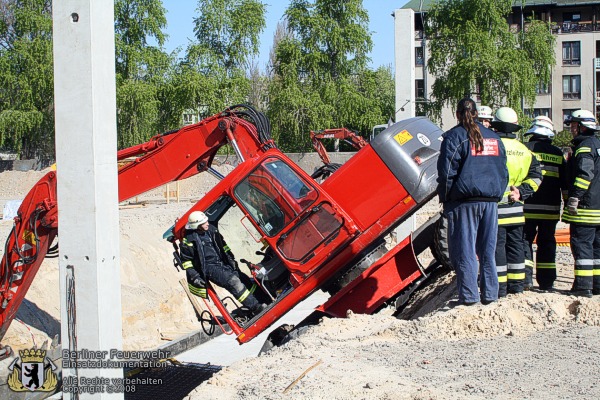 Bagger in Baugrube