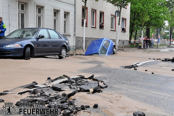 Unterspülte Straße