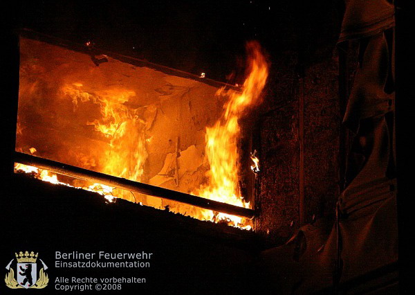 Flammen am Fenster