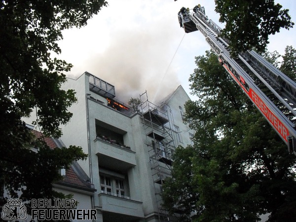 Flammen am Balkon