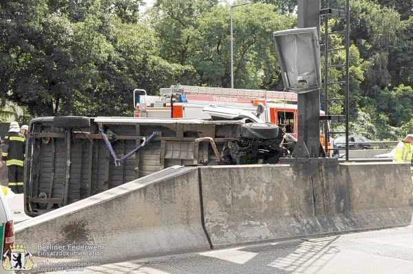 Umgekipptes Fahrzeug