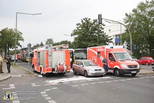 Fahrzeuge an der Kreuzung