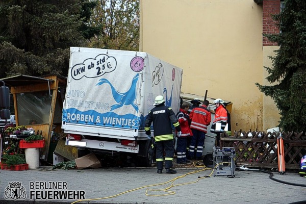 Kleintransporter im Blumenstand