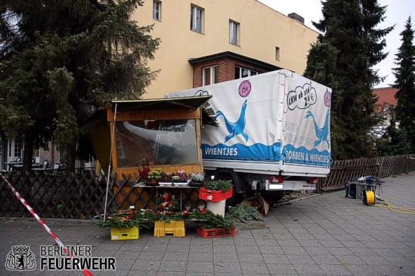 Kleintransporter im Blumenstand