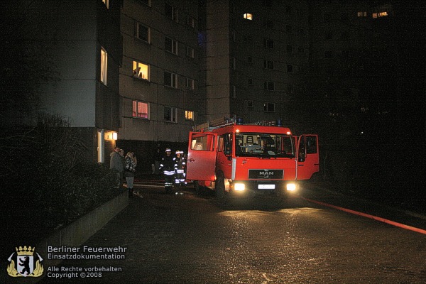 LHF vor dem Brandhaus