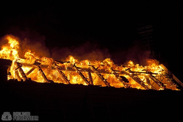 Dachstuhl in Flammen