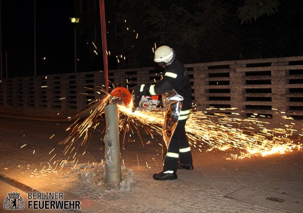 Bergungsarbeiten an der Laterne