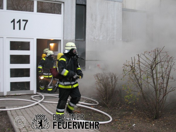 Einsatzkräfte kommen aus der Einsatzstelle