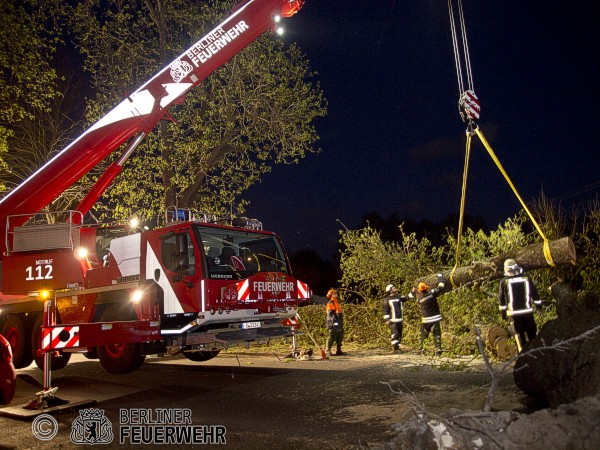 Feuerwehrkran im Einsatz