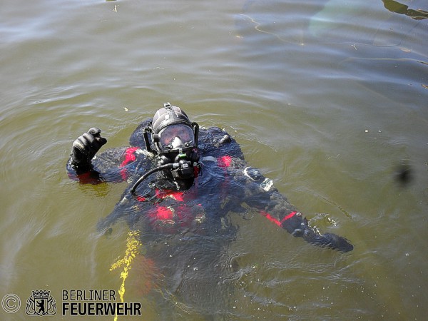 Feuerwehrtaucher im Einsatz