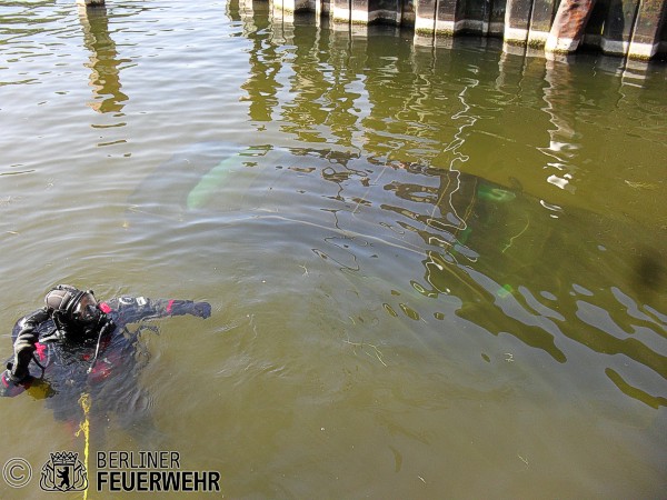 Feuerwehrtaucher im Einsatz