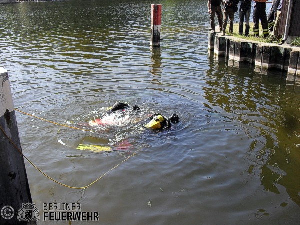 Feuerwehrtaucher im Einsatz