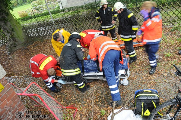 Transport in den Rettungswagen