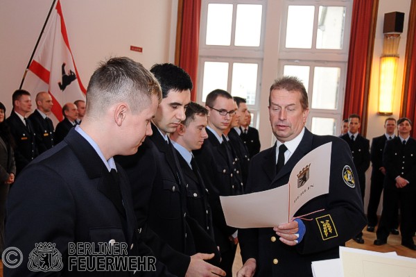 Wilfried Gräfling bei der Urkundenvergabe