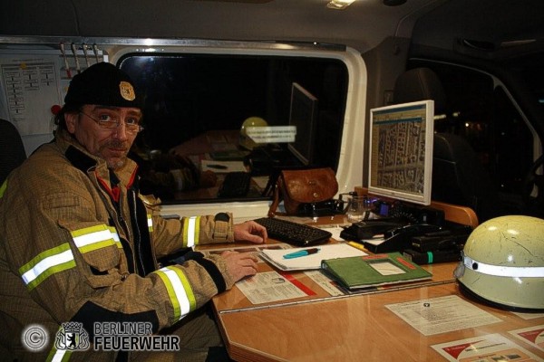 Im Einsatzleitwagen der Feuerwehr