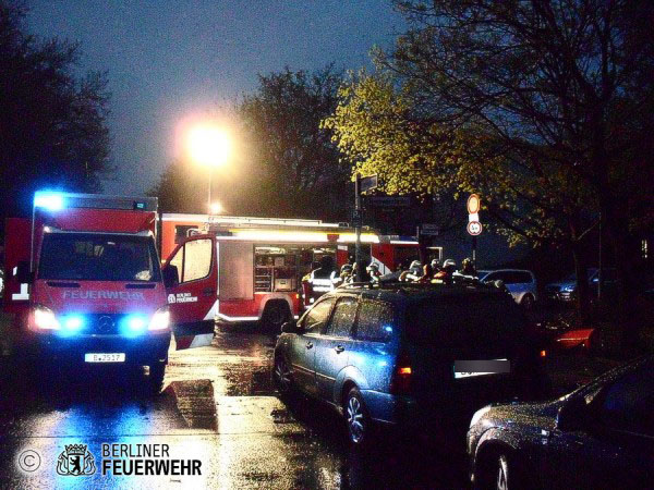 Feuerwehrfahrzeuge an der Einsatzstelle