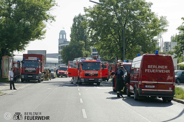 Feuerwehrfahrzeuge in Bereitschaft