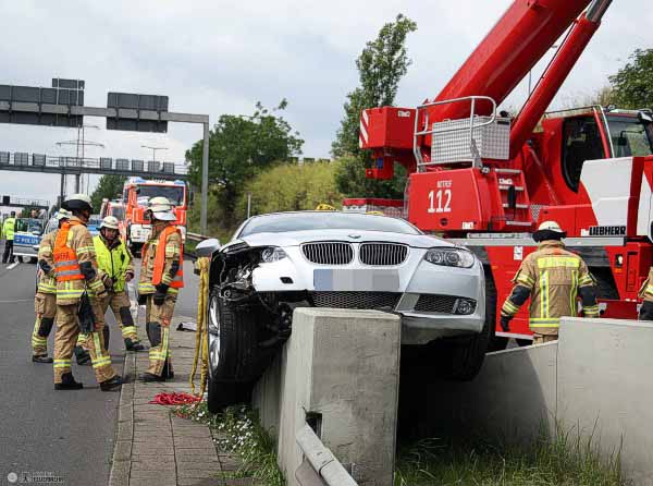 Bergungsarbeiten auf der BAB