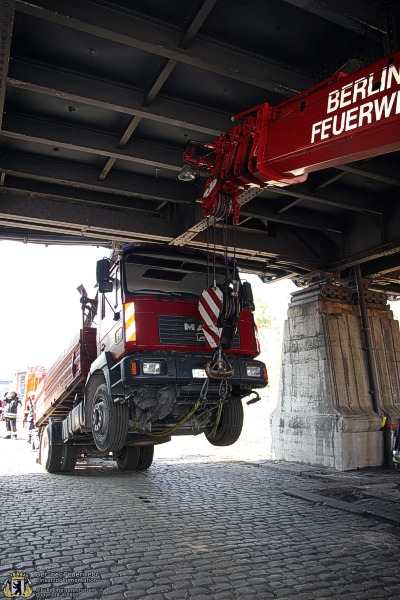 LKW am Haken des FwK-30