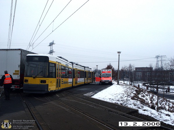 Entgleiste Straßenbahn