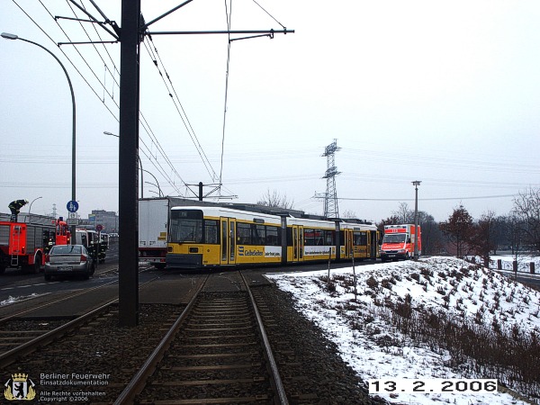 Entgleiste Straßenbahn