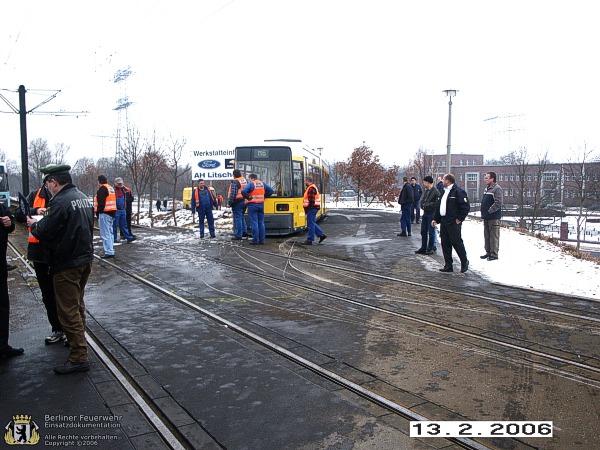 Entgleiste Straßenbahn