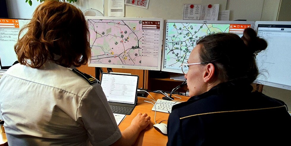 Telenotärztinnen in der Feuerwehrleitstelle