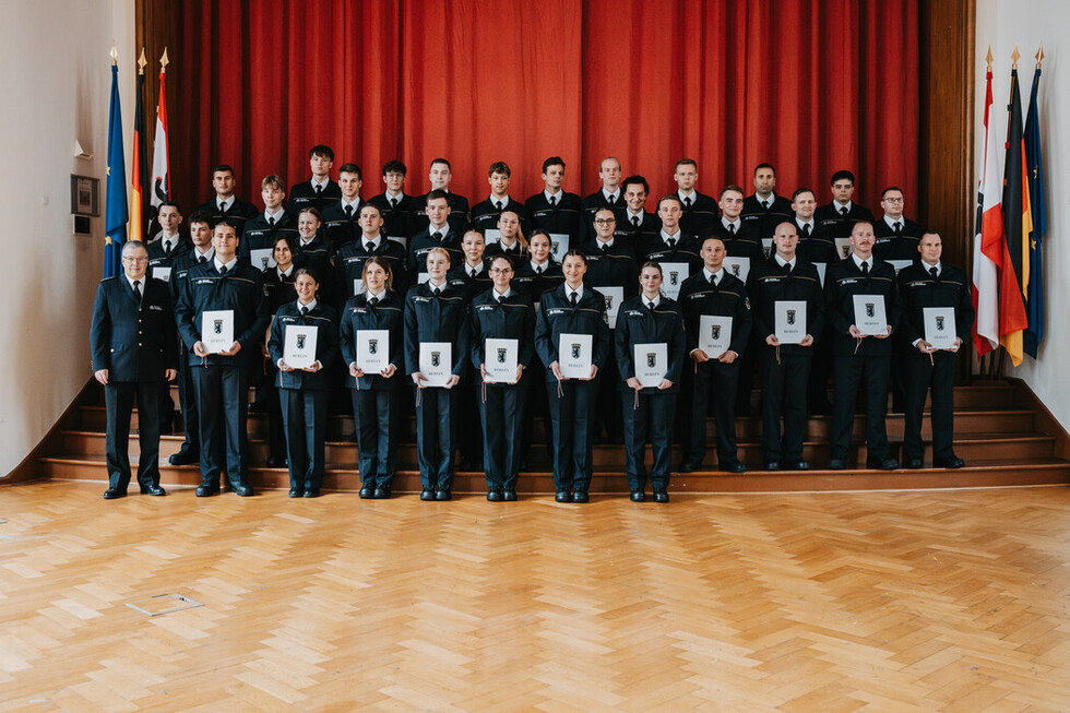 Gruppenfoto der Ernennungs- und Beförderungsveranstaltung im Oktober