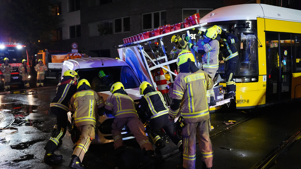 Kleintransporter wir mit Muskelkraft verschoben