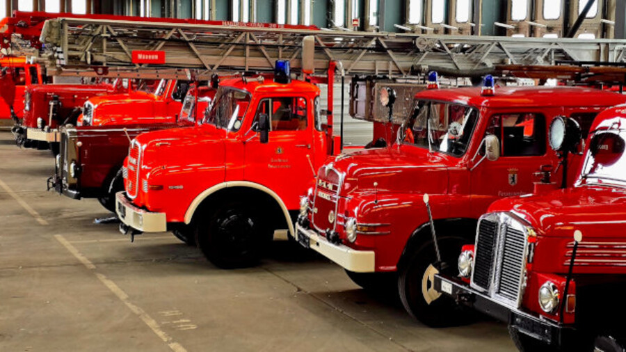 Historische Feuerwehrfahrzeuge
