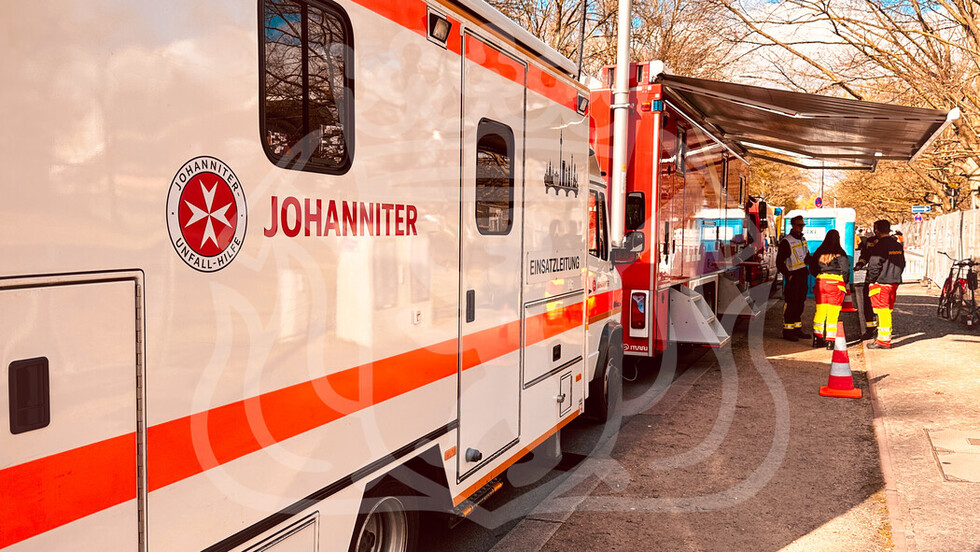 Sanitätsdienstleitung der Johanniter neben der Einsatzleitung 