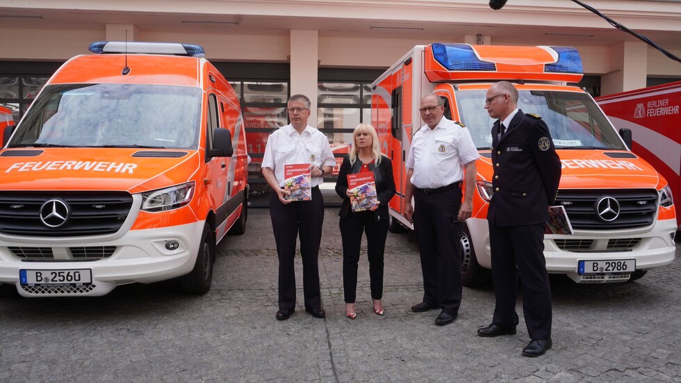 Gruppenbild, LBD, Innensenatorin, LBD-V, Ärztlicher Leiter Rettungsdienst