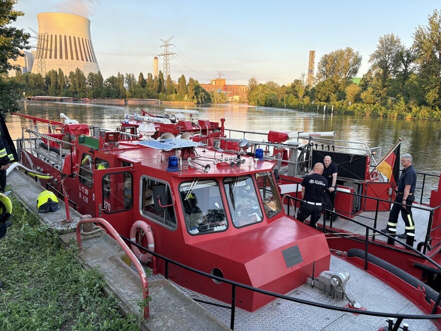Löschboote in der Spree