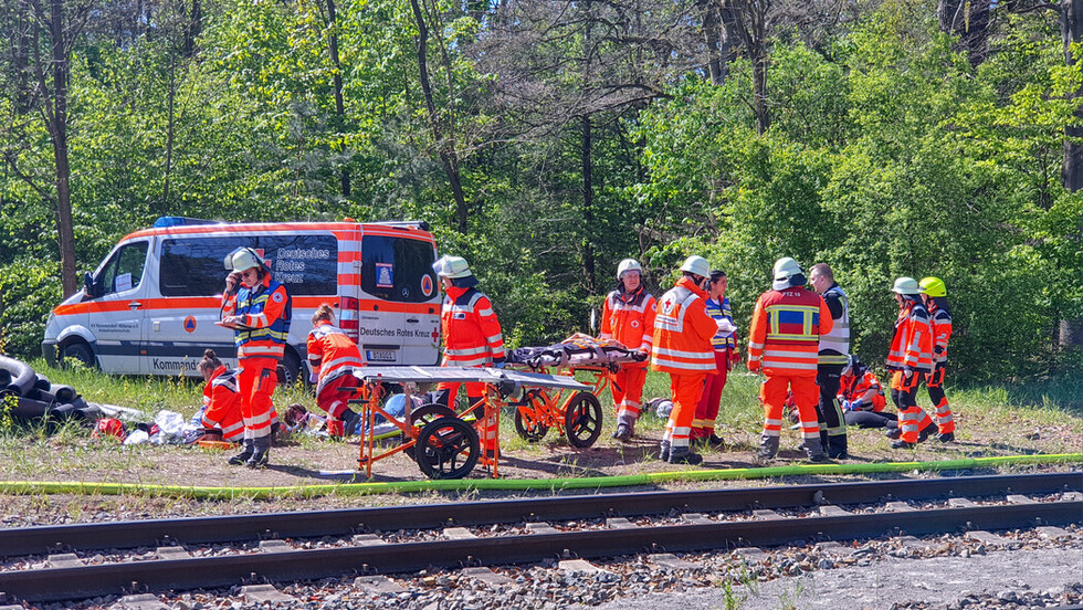 Rettungsdienstkräfte an der Übungsstelle 