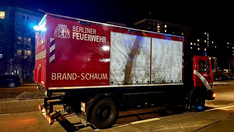 Abrollbehälter mit Hochvolt-Batterielöschgerät