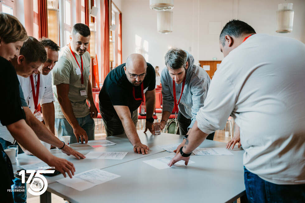 Die Teilnehmenden tauschen sich im Rahmen eines Workshops aus.